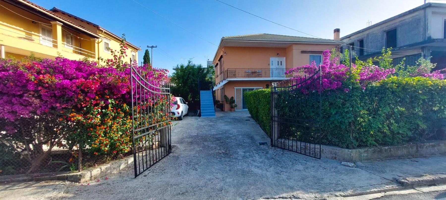 Penelope's House Apartment